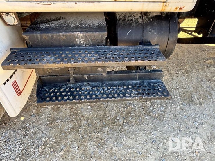 1999-ihc-4700-liquid-nurse-truck-(gp11652,-unit-126458)-image-24