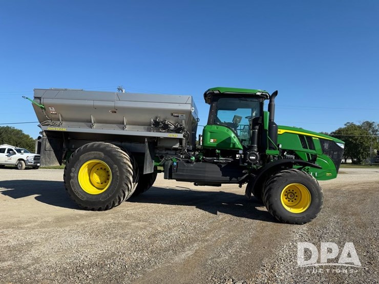 2023-john-deere-800r-image-5