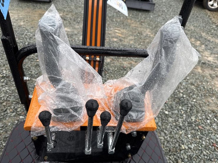 #6463-•-unused-future-ft13-mini-excavator-image-14