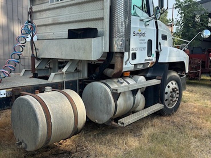 1999-mack-ch613-image-4