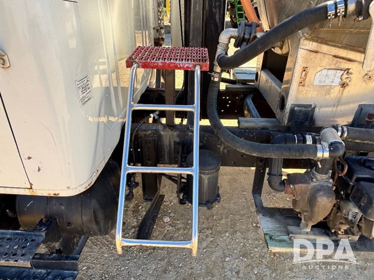 1999-ihc-4700-liquid-nurse-truck-(gp11652,-unit-126458)-image-26