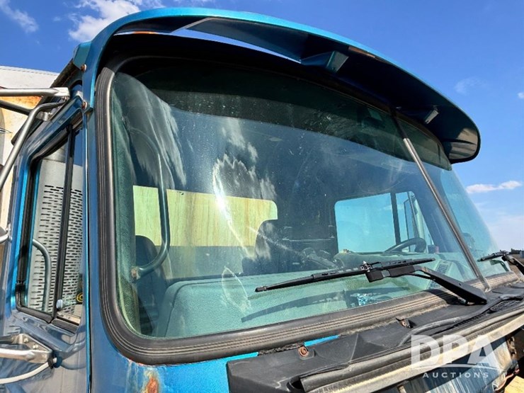 2000-mack-ch613-image-41