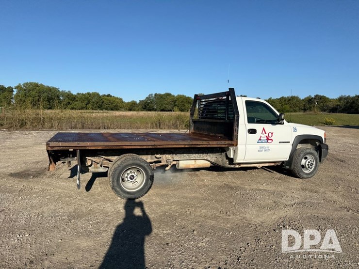 2002-gmc-3500-image-9