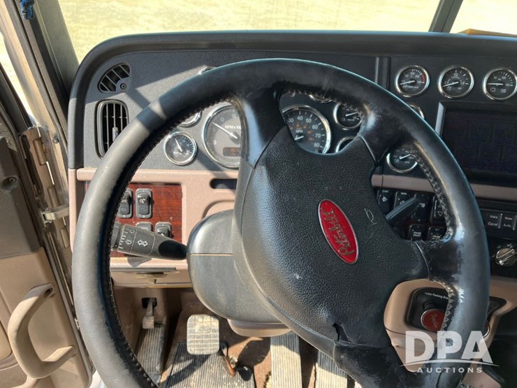 2014-peterbilt-386-image-54