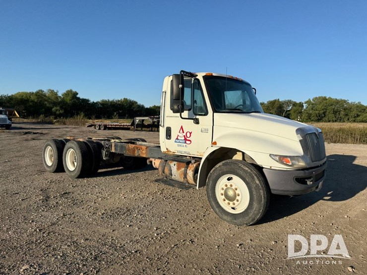 2002-international-durastar-4400-image-2