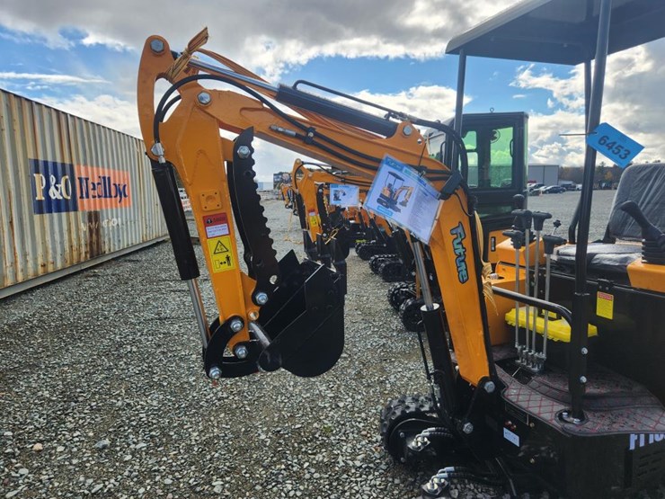 #6453-•-unused-future-ft15j-mini-excavator-image-9