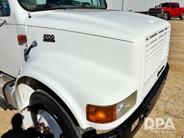 1999-ihc-4700-liquid-nurse-truck-(gp11652,-unit-126458)-image-52