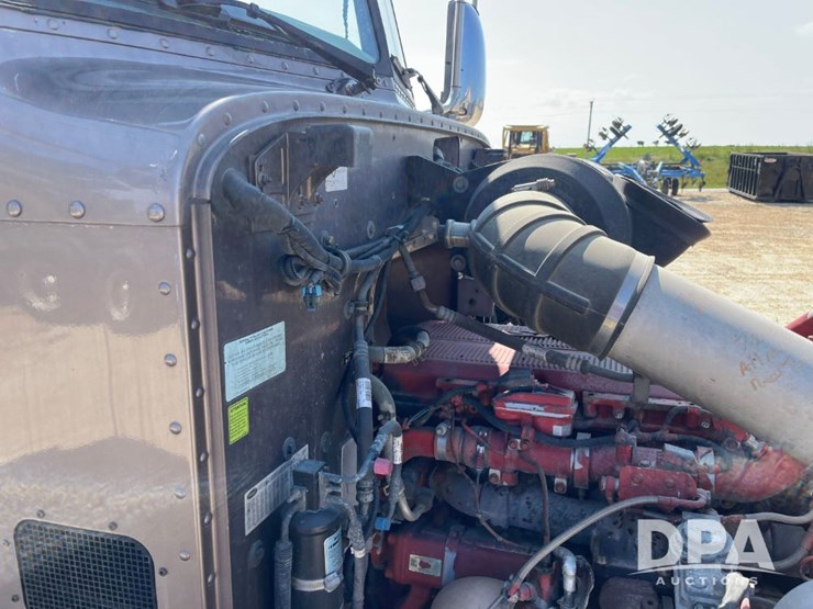 2014-peterbilt-386-image-93