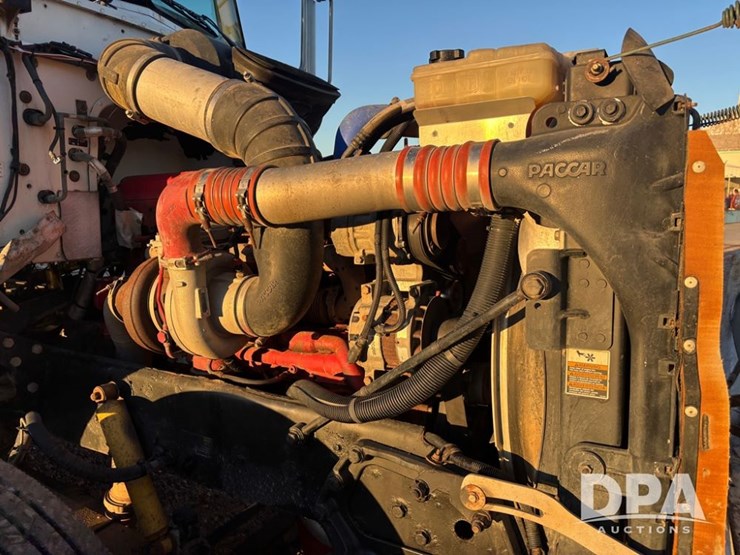 2008-peterbilt-386-image-27
