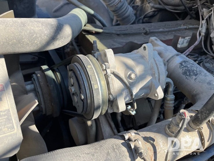 2002-freightliner-fl70-image-84