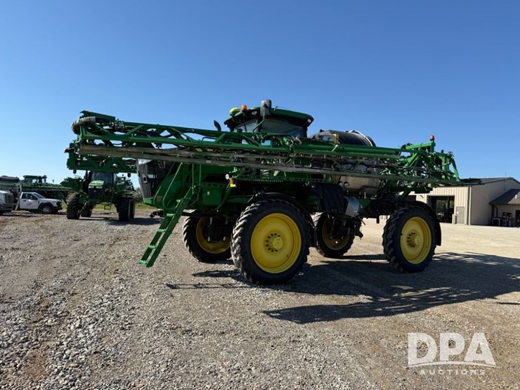 2021-john-deere-r4044-image-34