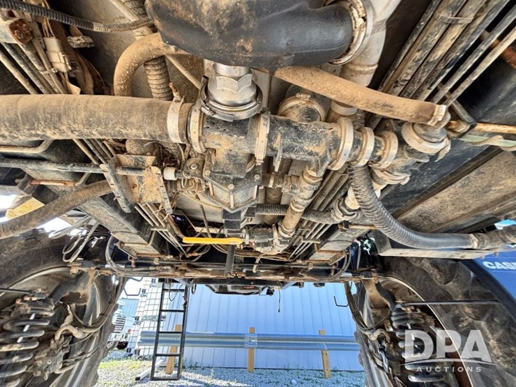 2015-case-ih-patriot-4440-image-50