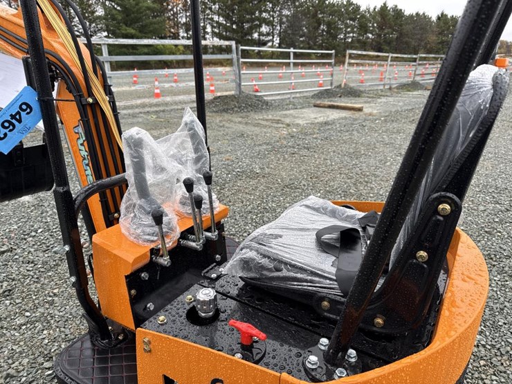 #6462-•-unused-future-ft13-mini-excavator-image-9