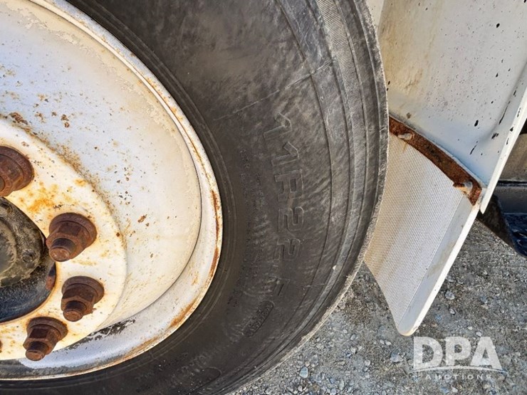 1999-ihc-4700-liquid-nurse-truck-(gp11652,-unit-126458)-image-23