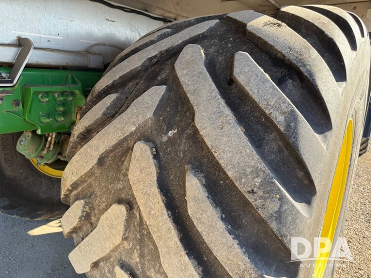 2023-john-deere-800r-image-57