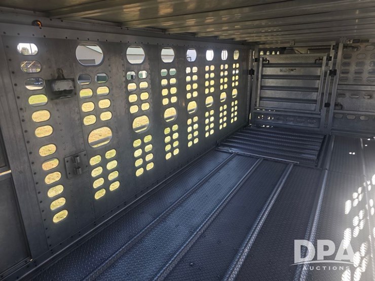 2006-wilson-livestock-trailer-image-80