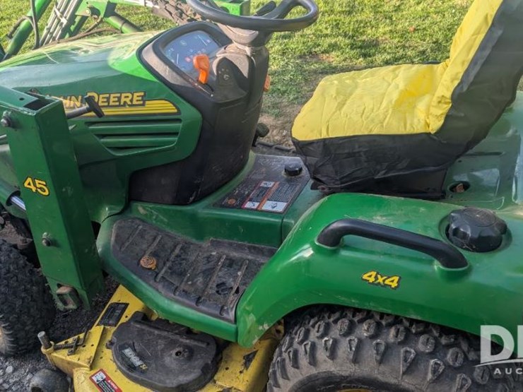 john-deere-x585-image-1