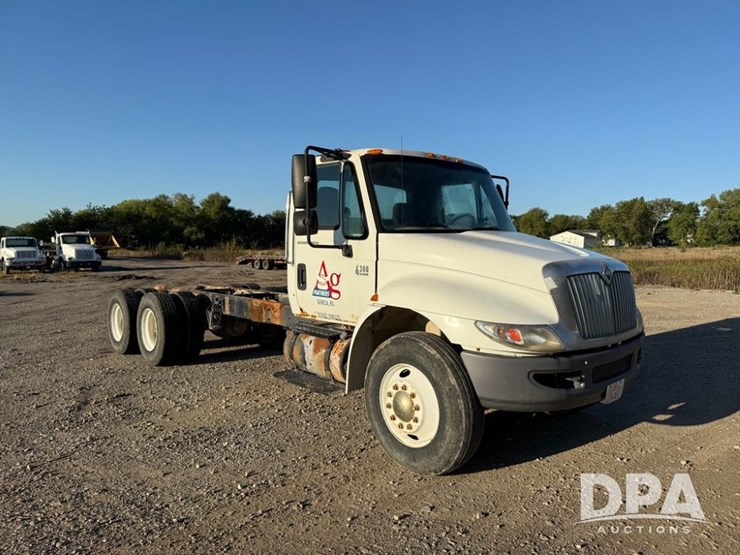 2002-international-durastar-4400-image-1