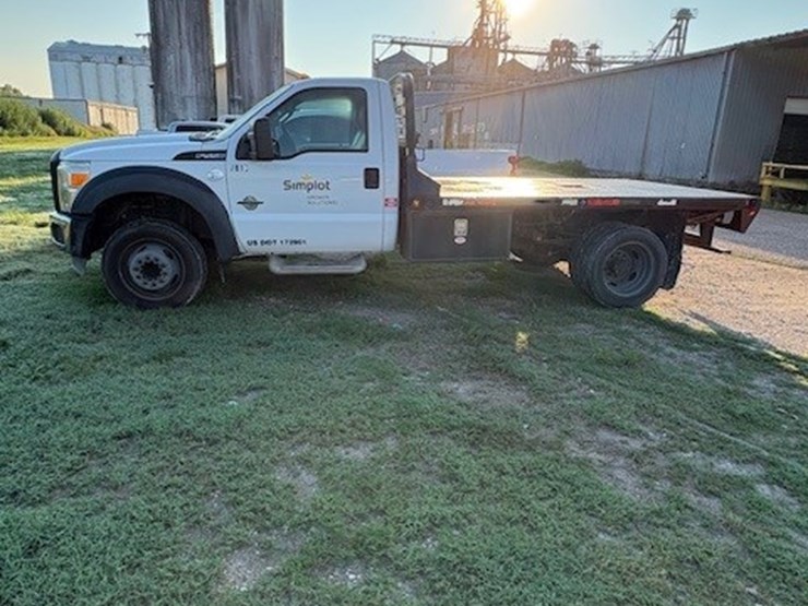 2012-ford-f550-image-1