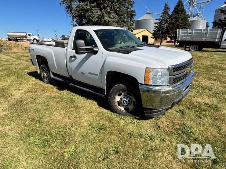 2012-chevrolet-2500hd-image-1