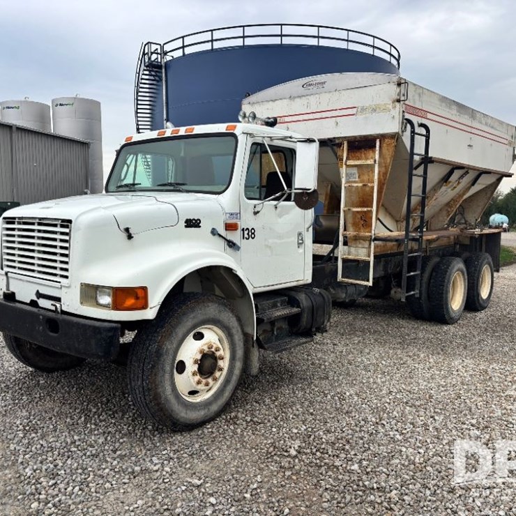 1999 INTERNATIONAL 4900