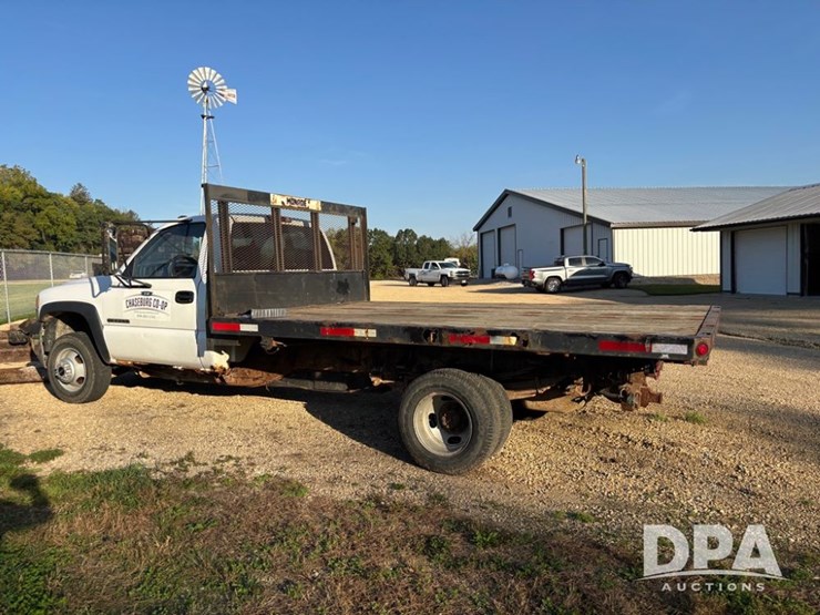 2001-gmc-3500-image-3