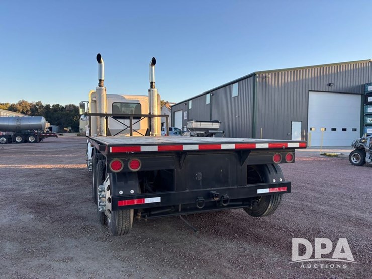 2008-peterbilt-386-image-10