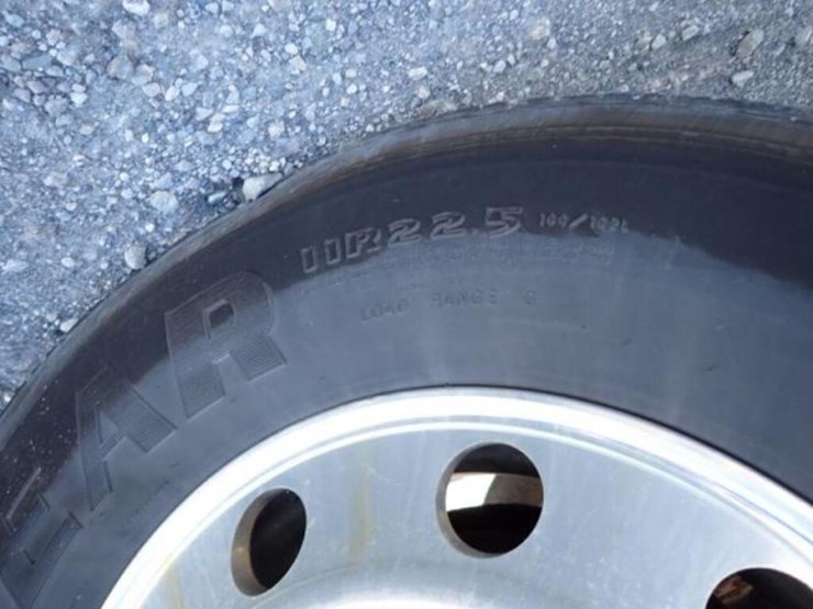 2014-freightliner-business-class-m2-106-image-35