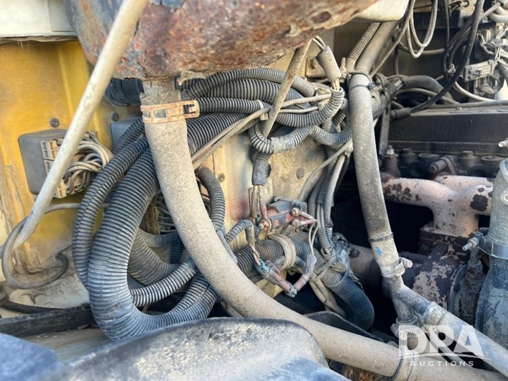 2002-freightliner-fl70-image-73