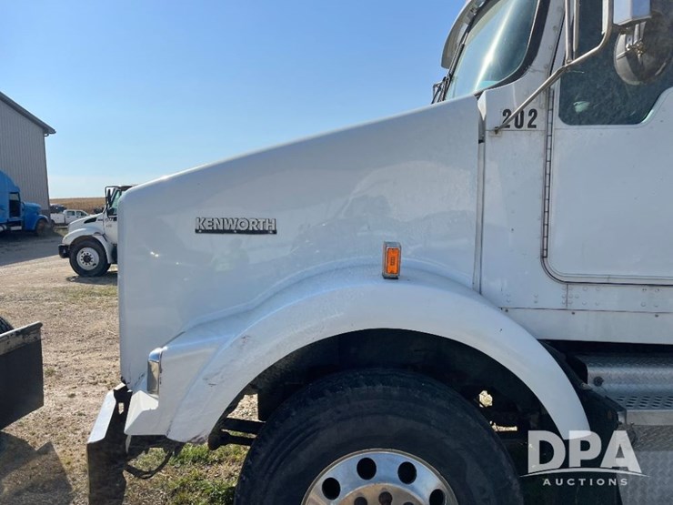 2002-kenworth-t800-image-10
