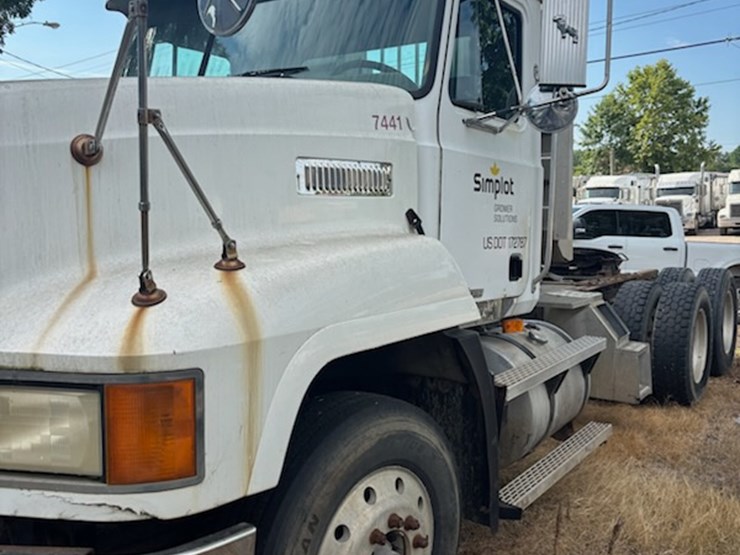 1999-mack-ch613-image-2