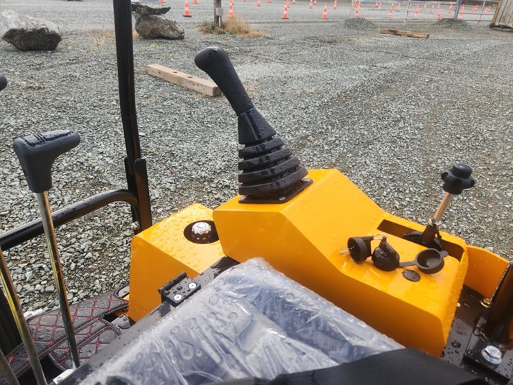 #6455-•-unused-future-ft15j-mini-excavator-image-16