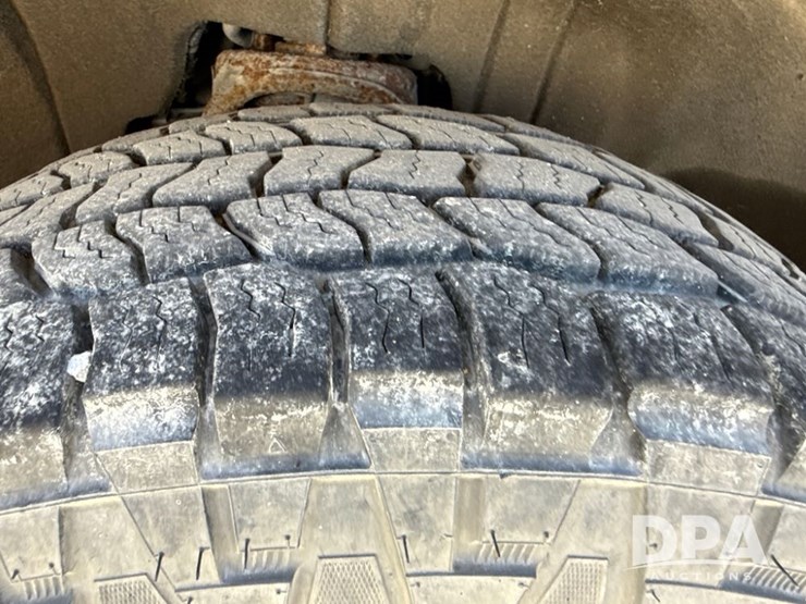 2014-chevrolet-silverado-image-30