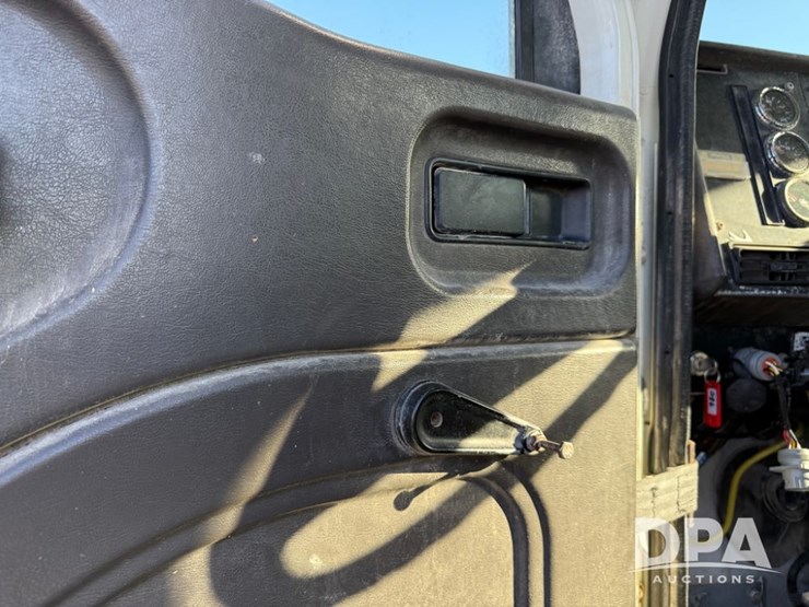 2002-international-9100i-cab/chassis-(np6156,-unit-286)-image-60