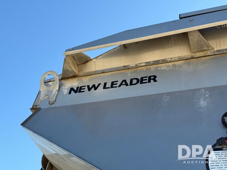 2023-john-deere-800r-image-77