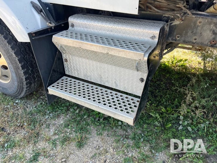 2002-kenworth-t800-image-42