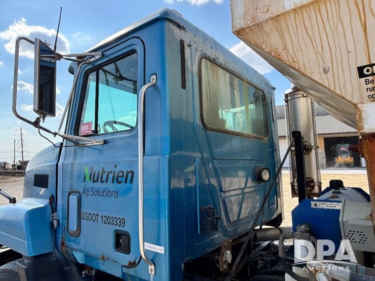 2000-mack-ch613-image-22