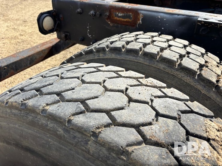 2001-peterbilt-357-image-59