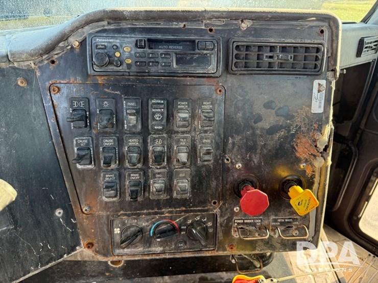 2002-international-9100i-cab/chassis-(np6156,-unit-286)-image-68