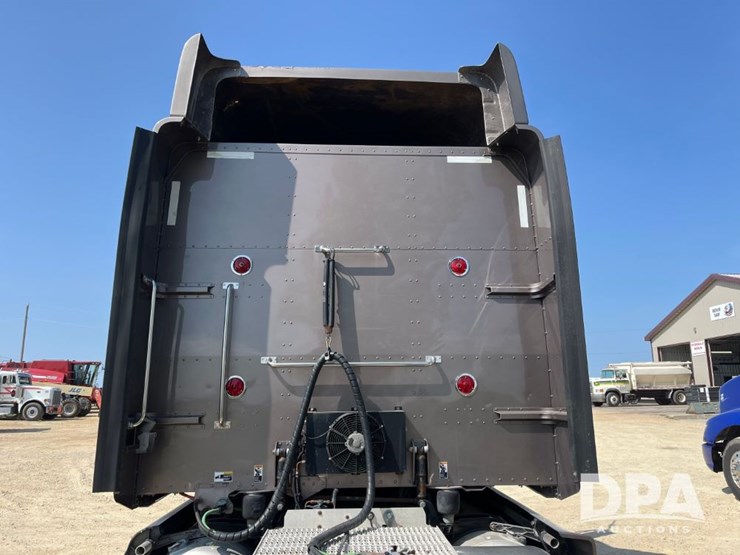 2014-peterbilt-386-image-42