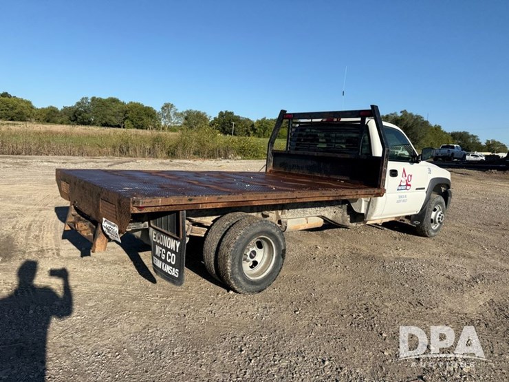 2002-gmc-3500-image-11