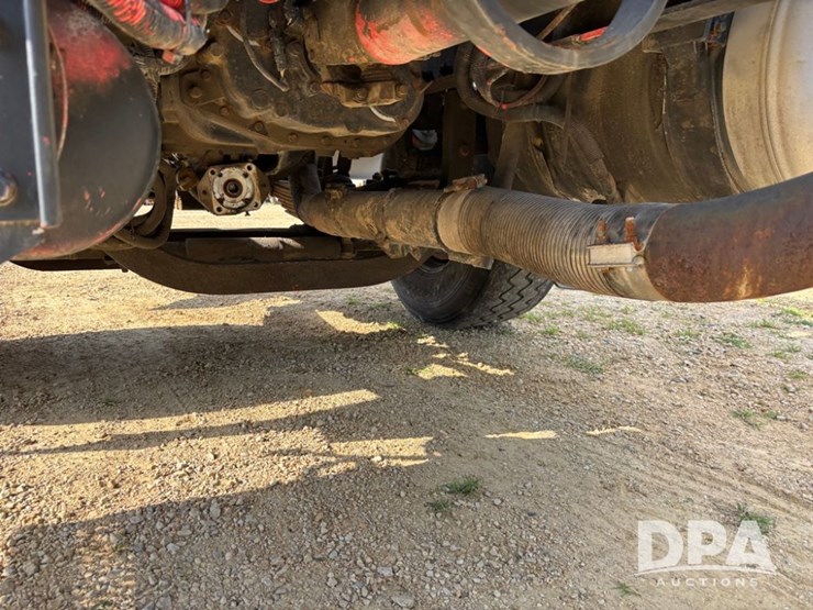 2001-peterbilt-357-image-44