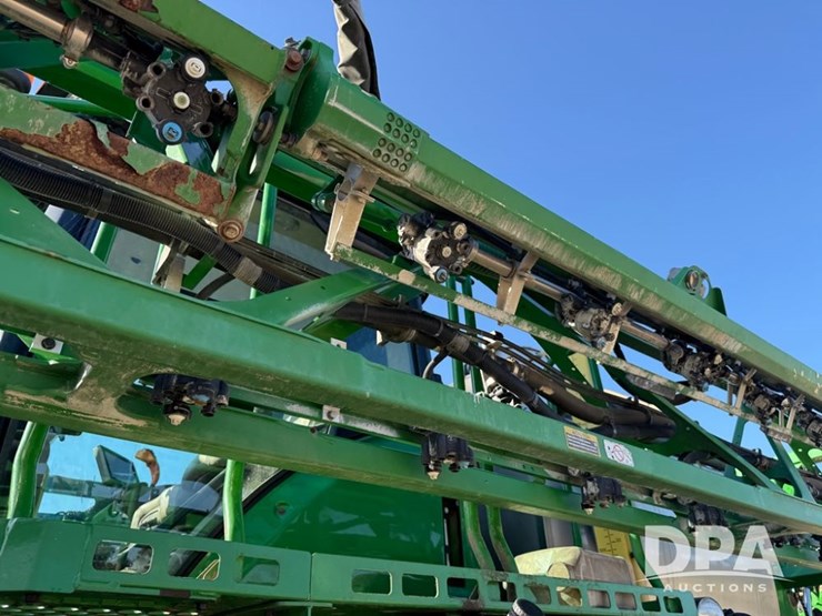 2021-john-deere-r4044-image-67