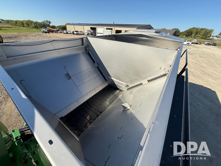 2023-john-deere-800r-image-116