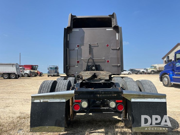 2014-peterbilt-386-image-39