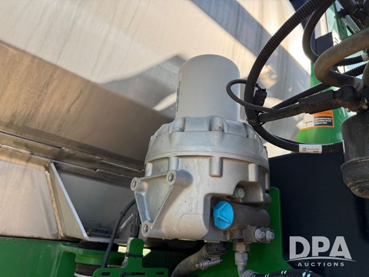 2022-john-deere-412r-image-110