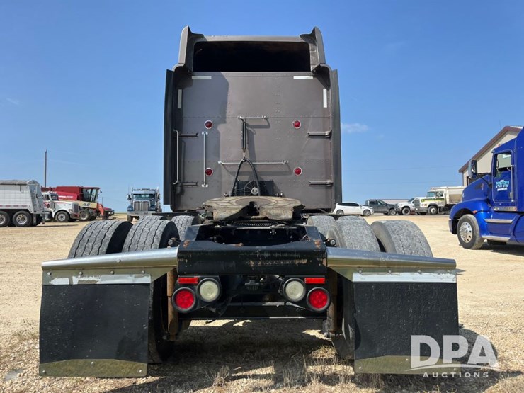 2014-peterbilt-386-image-11
