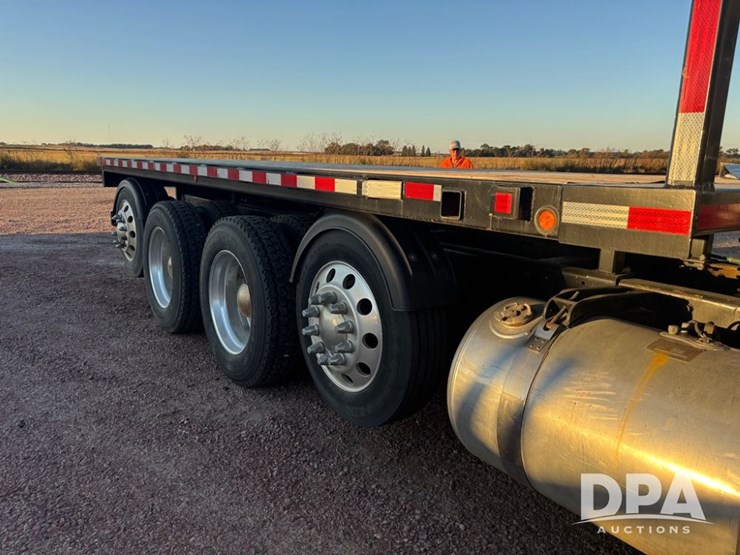 2008-peterbilt-386-image-51