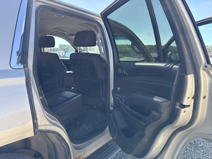 2015-chevrolet-tahoe-image-34