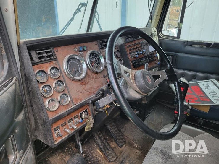 1999-kenworth-t800-image-4